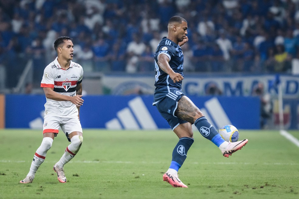 Walace em duelo do Cruzeiro com o São Paulo — Foto: Gustavo Aleixo/Cruzeiro