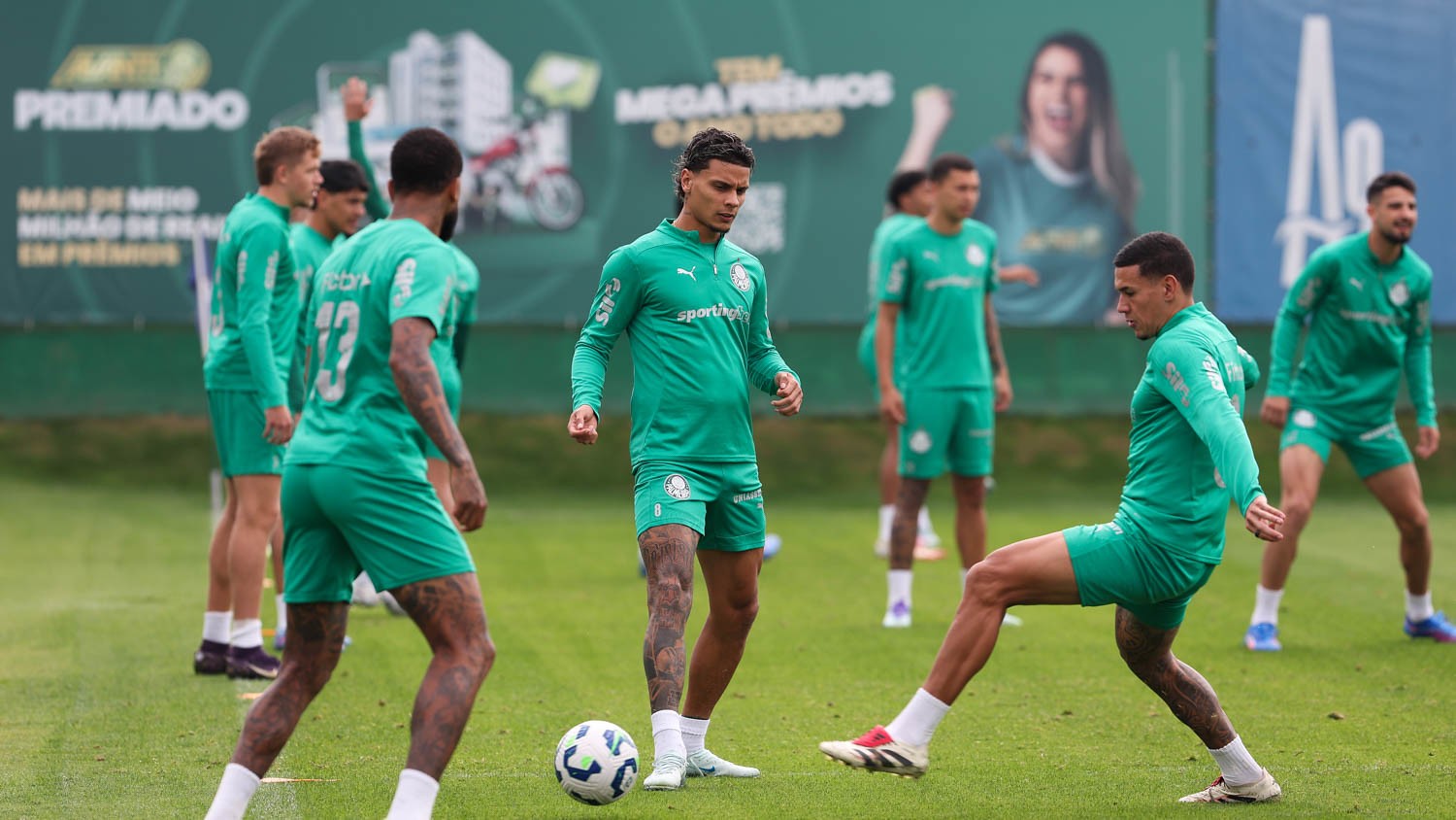 Roma intensifica contatos para tirar Richard Ríos do Palmeiras