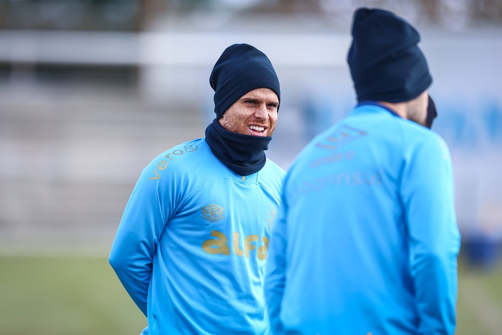 Cuéllar em treinamento do Grêmio de 11 de junho, antes da parada para o Mundial — Foto: Lucas Uebel / Grêmio Divulgação