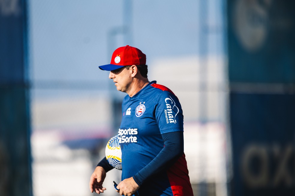 Rogério Ceni em treino do Bahia — Foto: Letícia Martins / EC Bahia