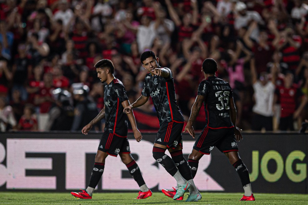 Felipe Teresa comemora gol em Bangu x Flamengo — Foto: Paula Reis / Flamengo