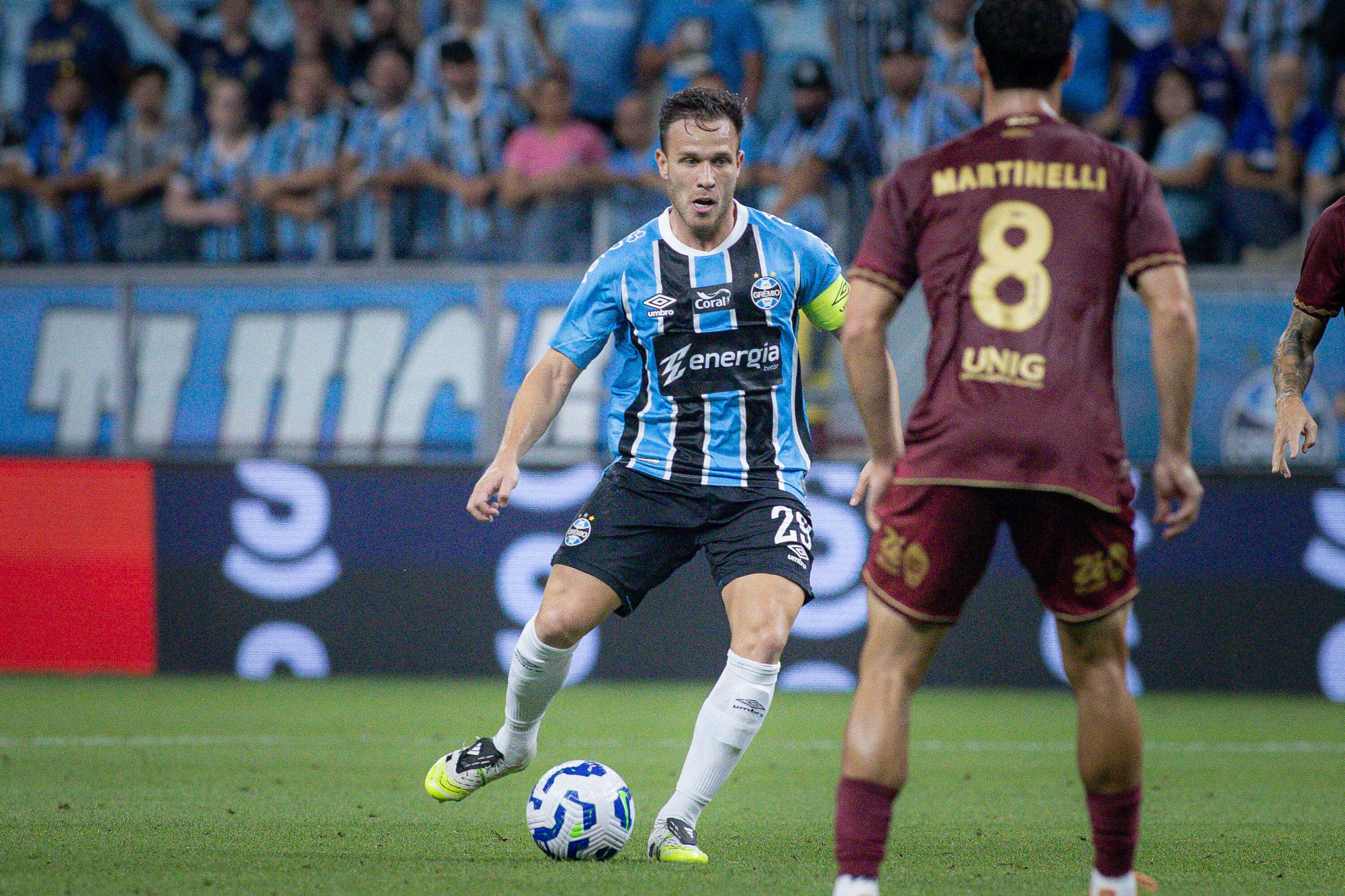 Grêmio lança uniforme com novo patrocinador; confira as imagens.
