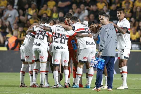 NEM ENTRE OS 6?? Irregularidade do São Paulo pode comprometer luta pelo G-6 no campeonato