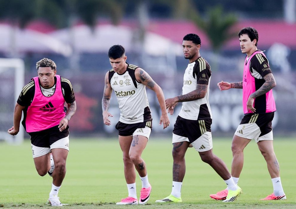De volta! Lorran e Rayan Lucas treinam no Ninho e lutam por vaga no elenco do Flamengo!