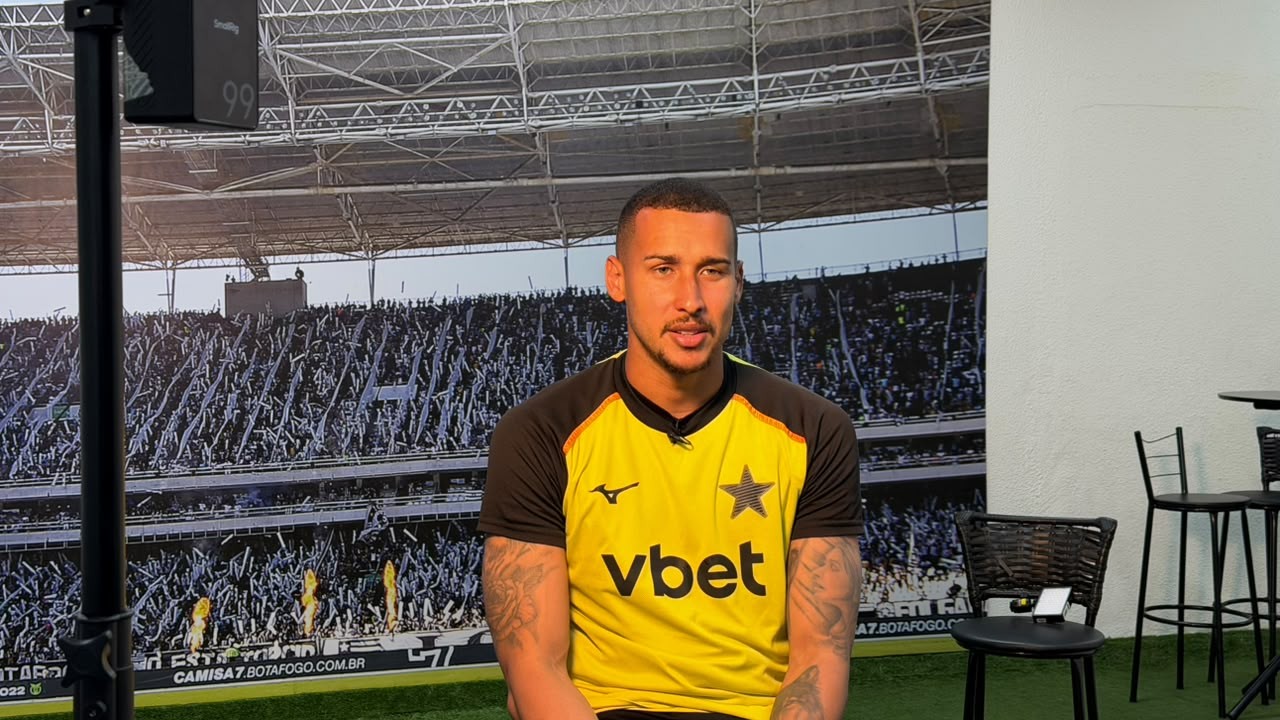 Gabriel Batista em treino do Botafogo durante partida do Campeonato Brasileiro