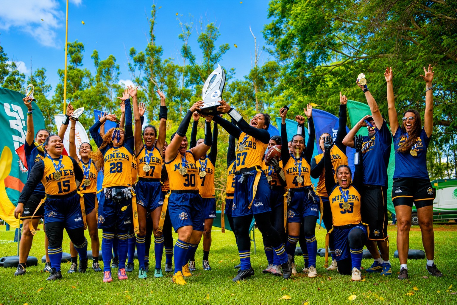 'Triunfo de todas': estrangeiras do Miners celebram título invicto na Série C de flag football