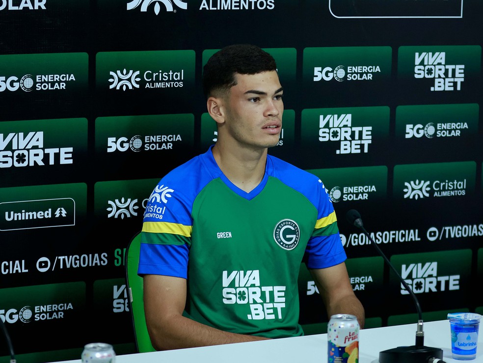 Anthony - zagueiro do Goiás — Foto: Rosiron Rodrigues / Goiás E.C.
