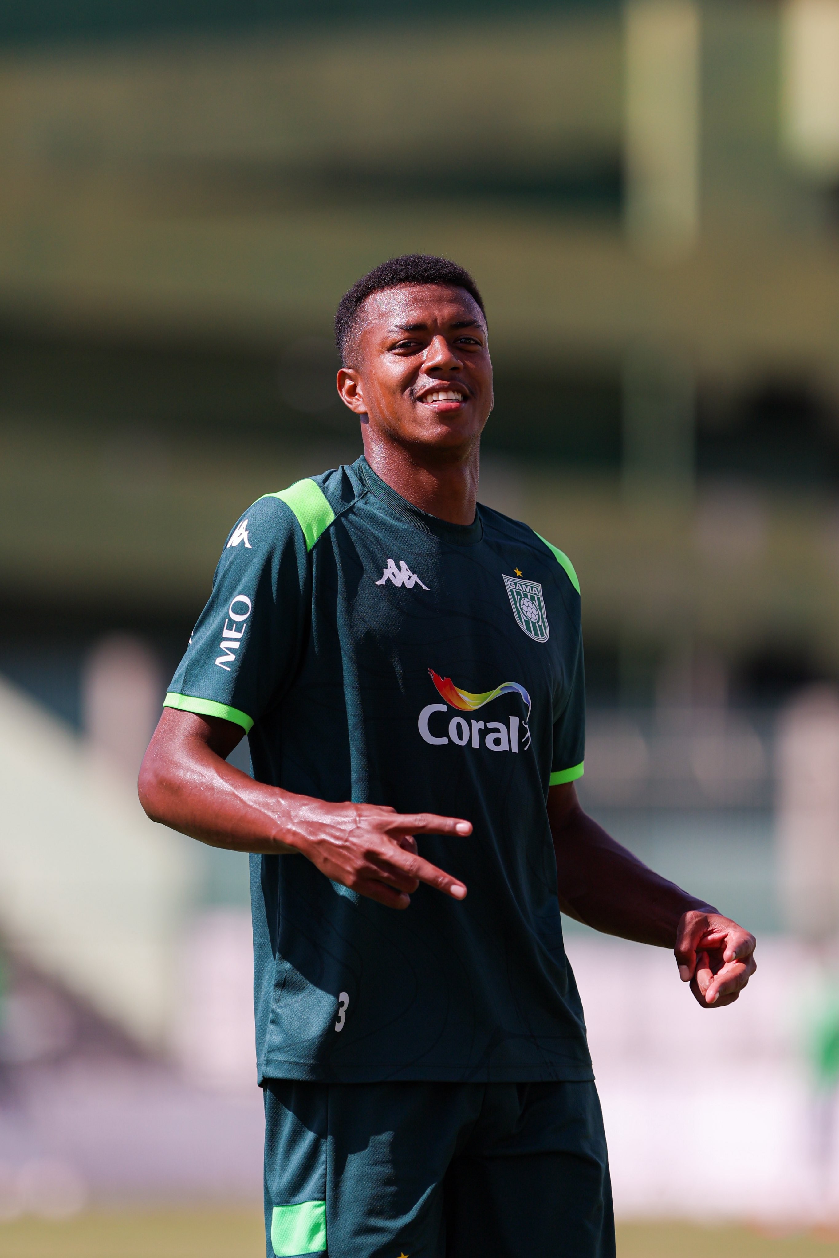 Vitória acerta a contratação de zagueiro do Gama
