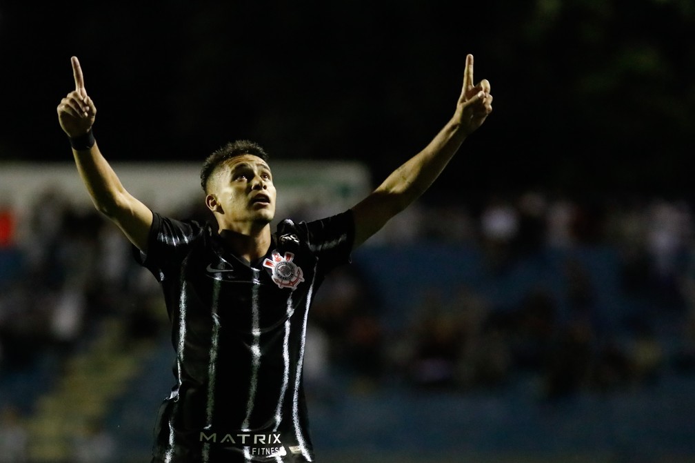 Corinthians recebe indicações de jogadores para compor elenco, mas dá  prioridade para uso da base