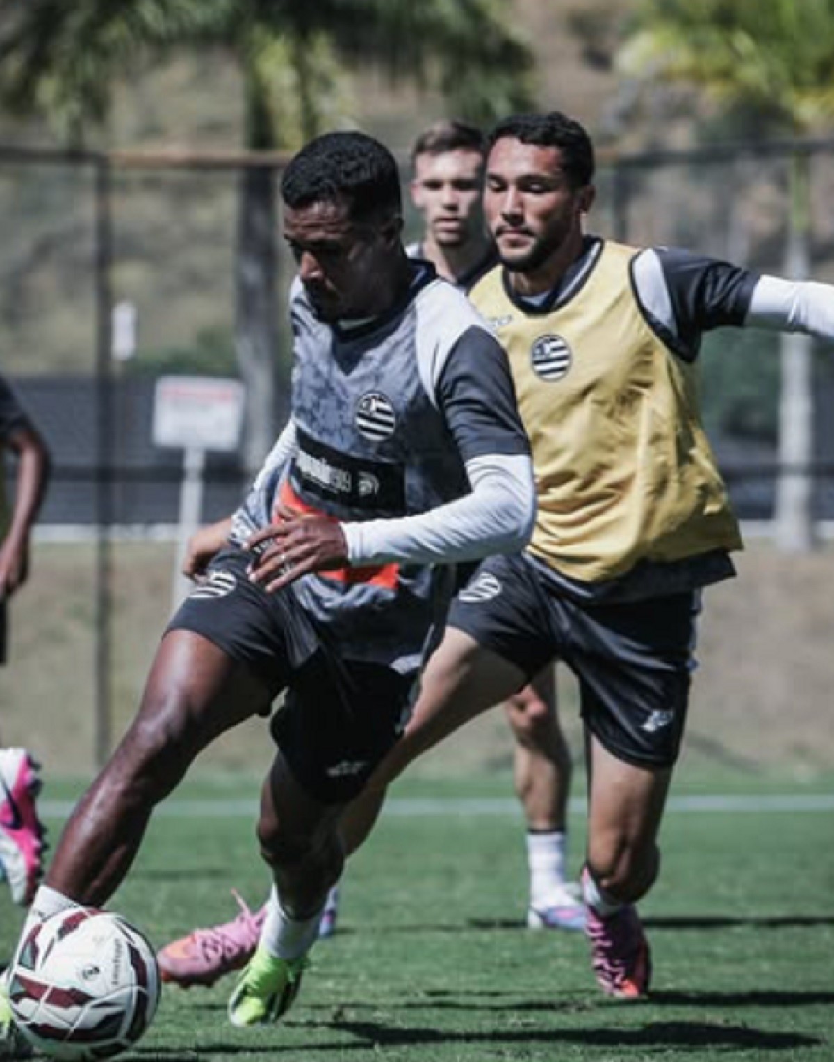 Douglas Silva ganha nova chance no Athletic com baixas na lateral direita