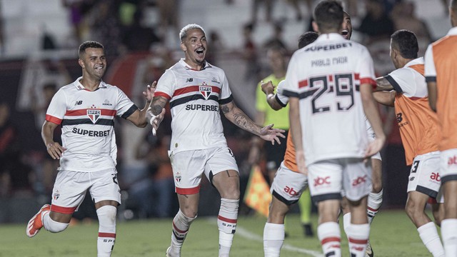 Gol de Luciano em Atlético-GO x São Paulo