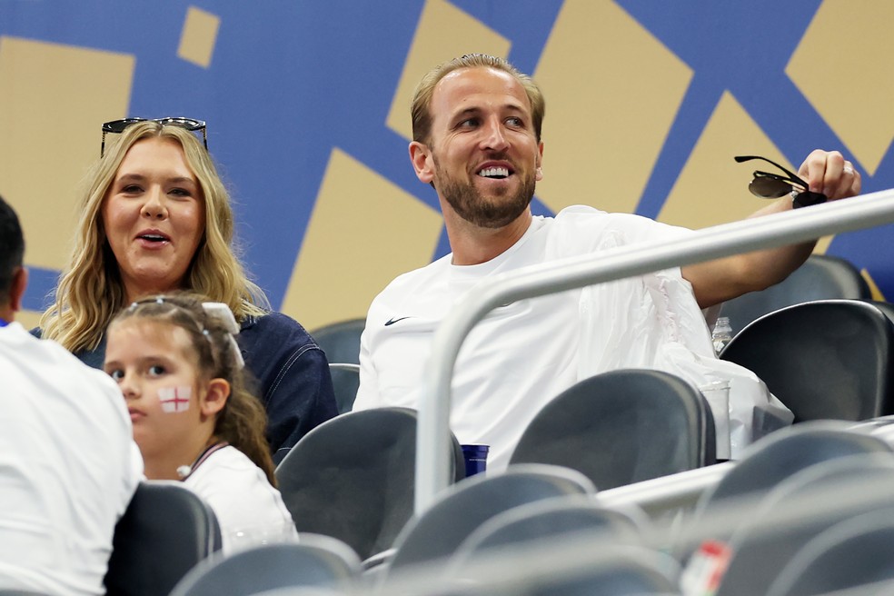 Harry Kane e a esposa após a vitória