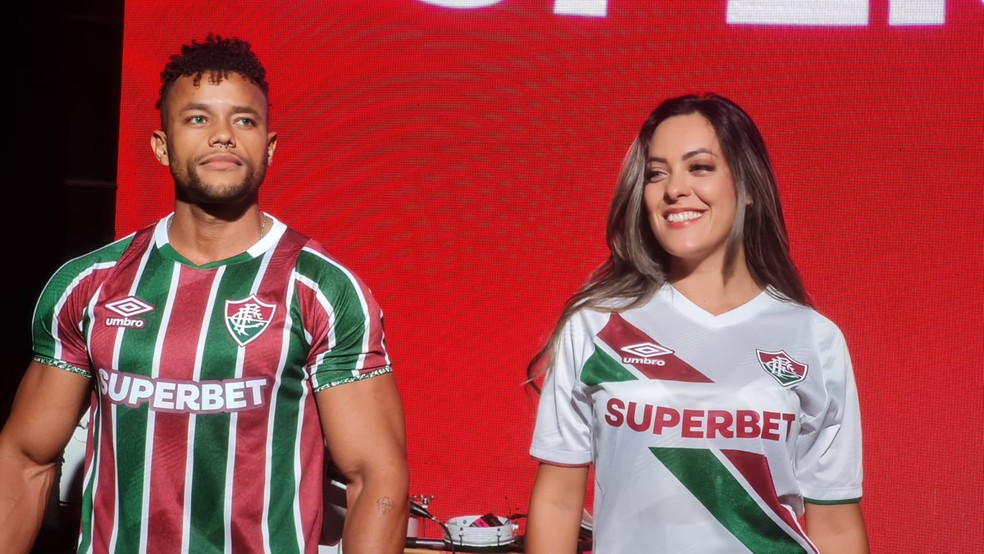 Fluminense apresenta uniformes em evento de novo patrocinador: "Receita  três vezes maior", diz Mário | fluminense | ge