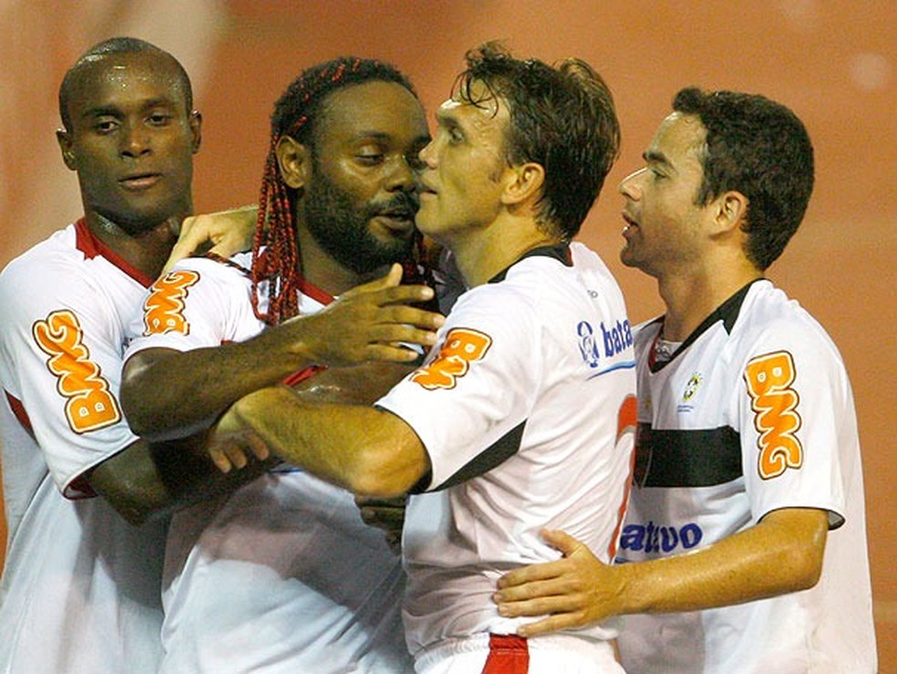 Vagner Love comandou vit&oacute;ria do Flamengo contra o Caracas em 2010 &mdash; Foto: Reprodu&ccedil;&atilde;o