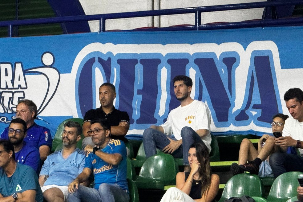 José Barros e Diogo Dias, auxiiar de Leonardo Jardim, técnico do Cruzeiro — Foto: Rodrigo Rocha