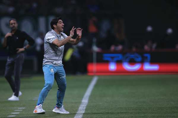 Revisão Necessária: Abel e Palmeiras avaliam mudanças na equipe titular.