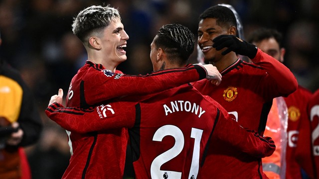 Garnacho marca dois gols no jogo entre Manchester United e Chelsea; Antony joga bem
