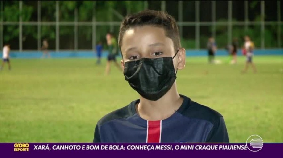 Menino de 11 anos de Campo Grande tira figurinha rara do craque argentino  Lionel Messi - Correio do Estado