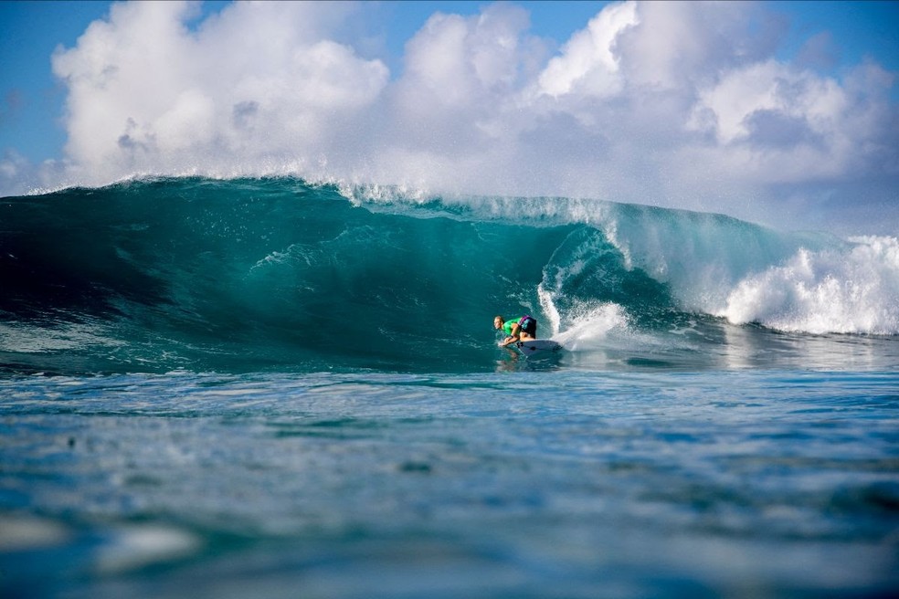 Com a família, Filipe Toledo já curte ondas de Pipeline no Havaí - Estadão