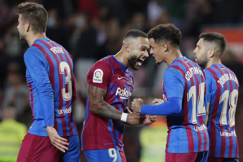Memphis Depay e Philippe Coutinho juntos no Barcelona &mdash; Foto: Bustamante/Soccrates/Getty Images