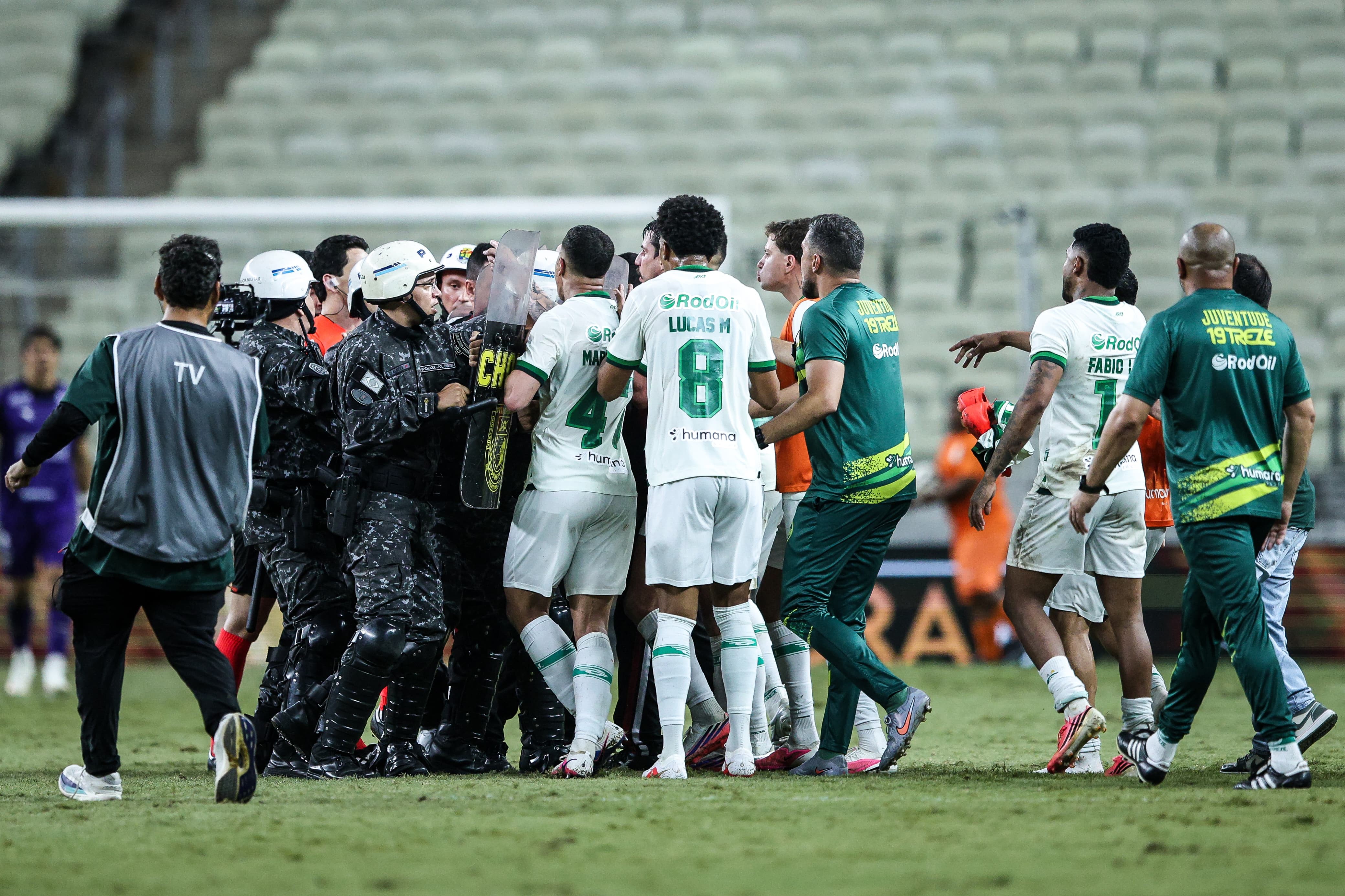 Juventude tem três jogadores expulsos por confusão no fim de empate com o Ceará