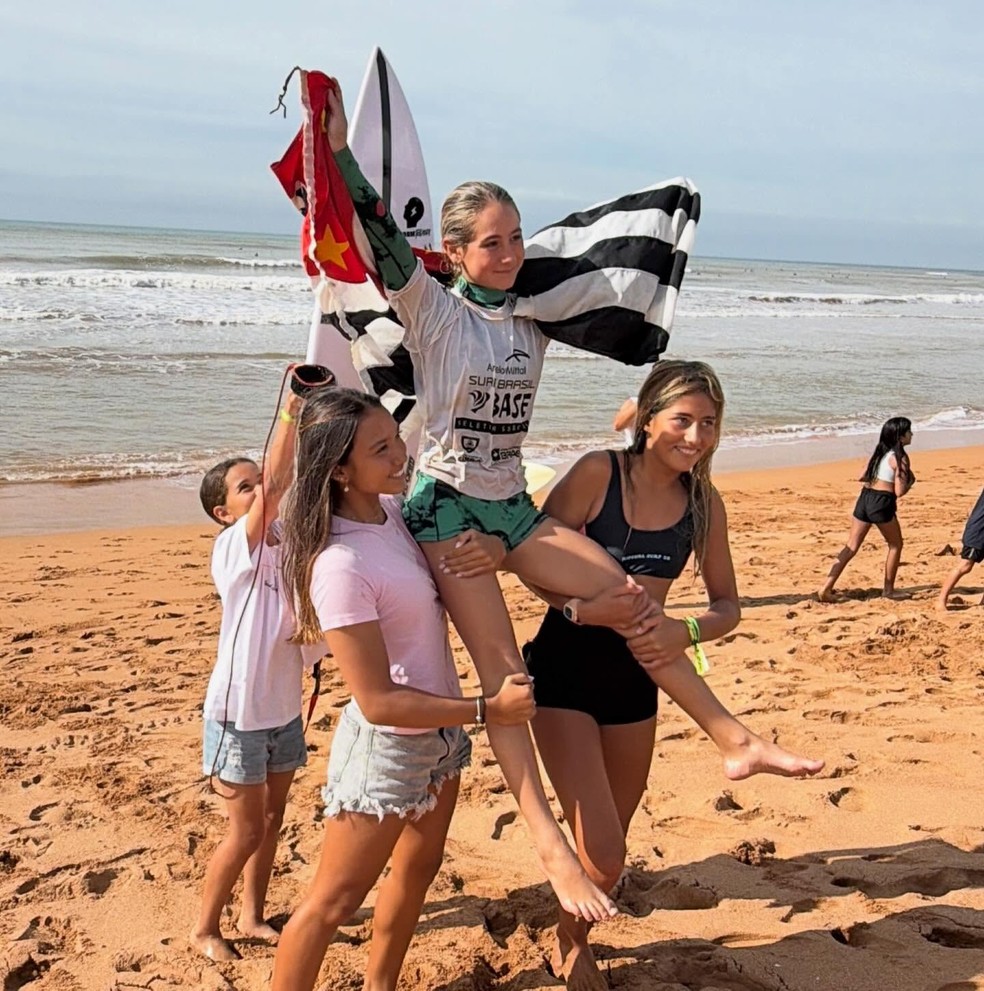Maria Clara Chuquer venceu a decisão do Sub-12 no Surf Brasil Base