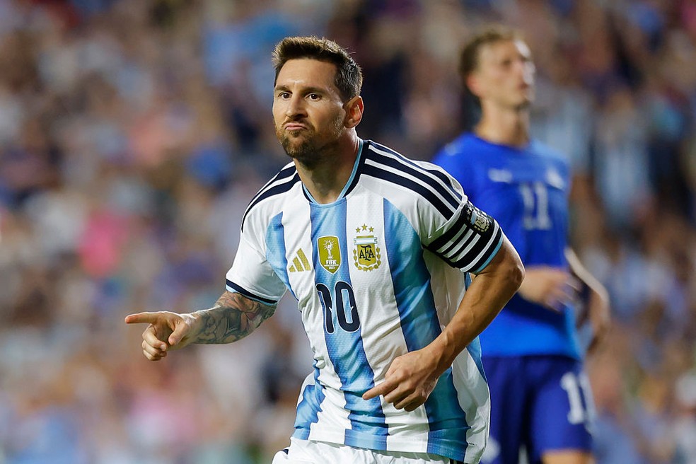 Messi comemora gol — Lineker e Messi