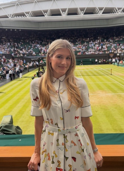 Ex-número 5 do mundo, tenista canadense estreia na Tribuna Real de Wimbledon: "Honra"