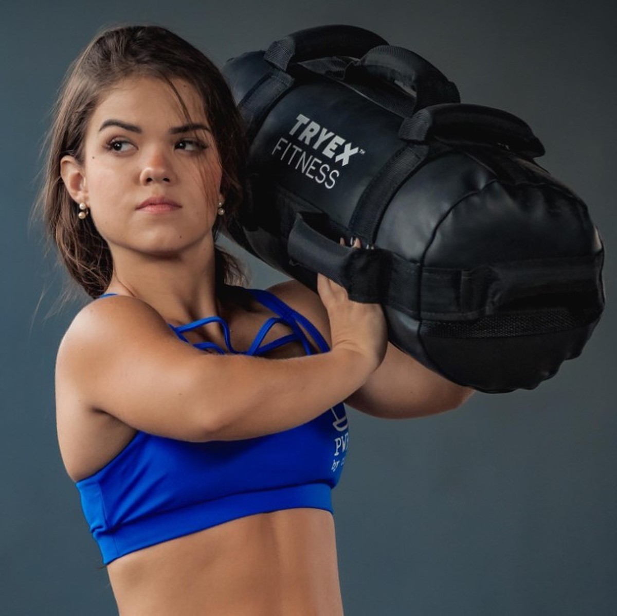 Vithória Papel disputa competições de crossfit e rejeita nanismo como