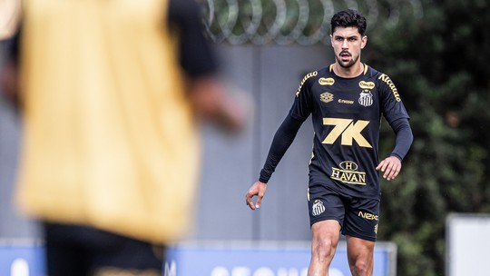 Entenda a estratégia do Santos para driblar dívidas de R$ 43,7 milhões e evitar transfer bans - Departamento jurídico do clube planeja recorrer ao Tribunal Arbitral do Esporte nos casos de condenações impostas pela Fifa. Assim, espera poder contratar normalmente na janela