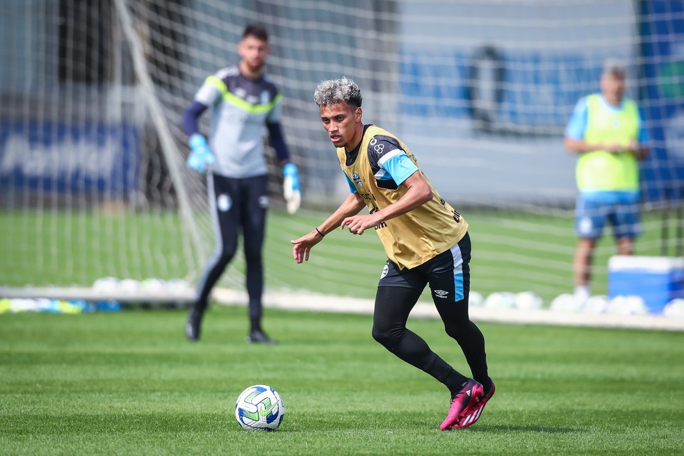 Bitello em treino do Grêmio — Foto: Lucas Uebel/Grêmio