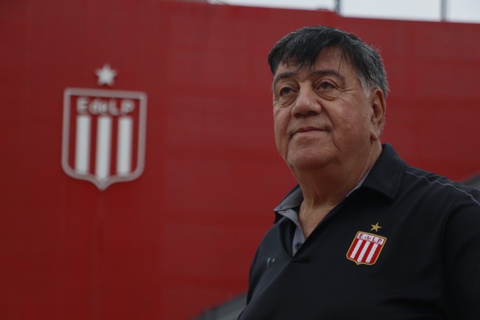 Jorge Herrera, torcedor do Estudiantes, relembra Batalha de La Plata, contra o Grêmio — Foto: João Victor Teixeira
