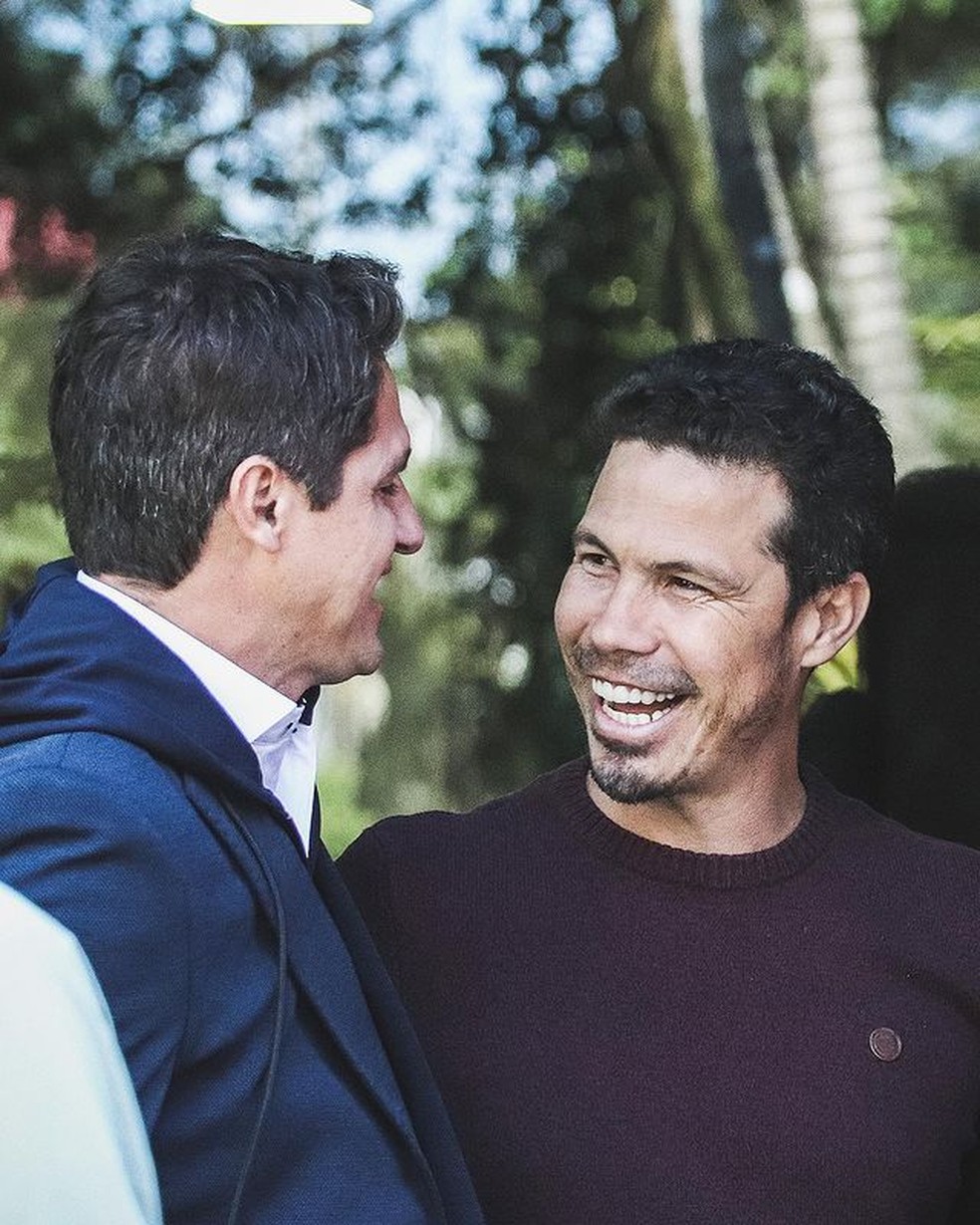 Edmílson e Hernanes visitaram o CT do São Paulo há cerca de três meses — Foto: Divulgação