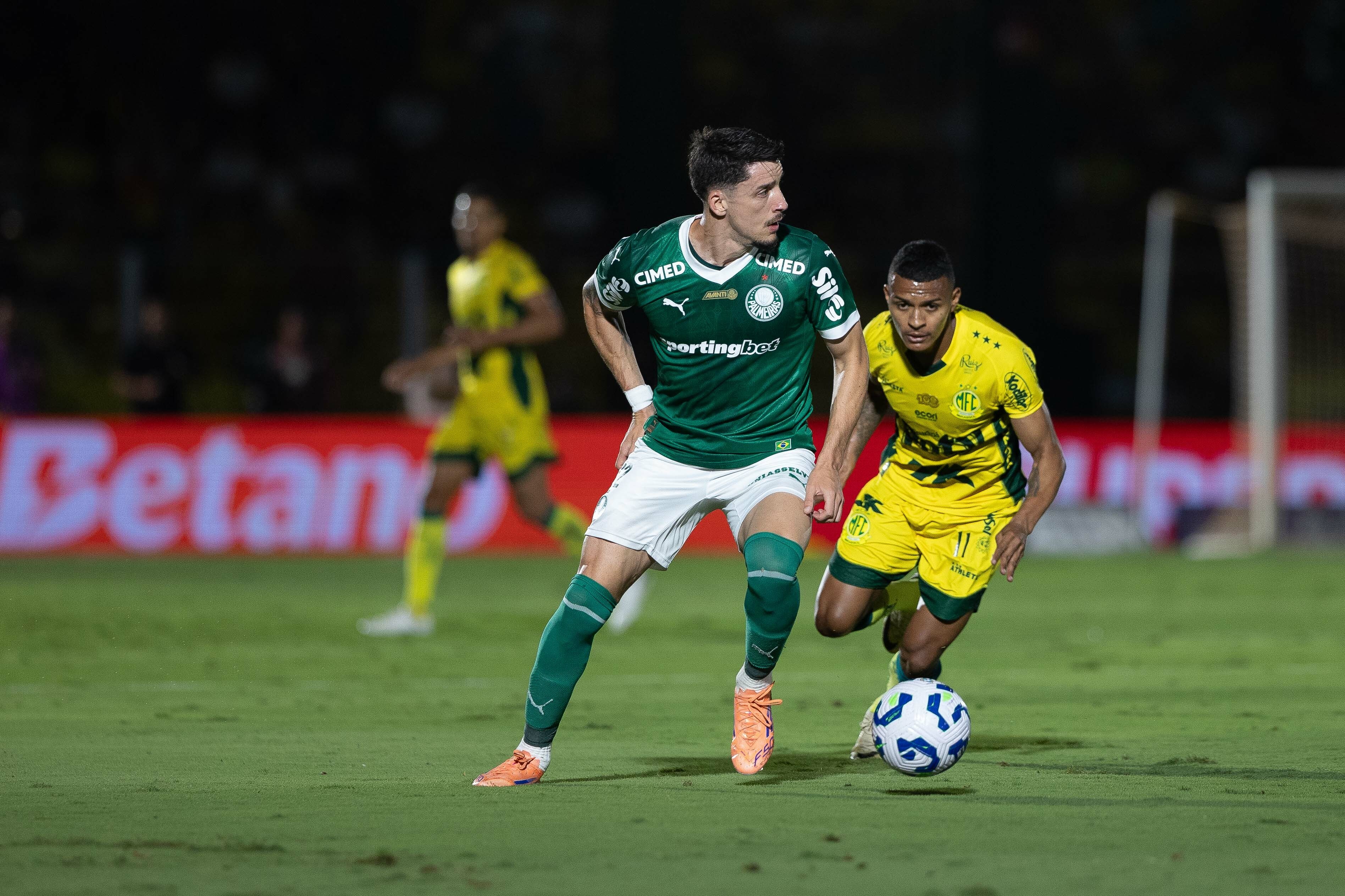 Palmeiras desafia adversários na luta contra o Z-4, buscando retomar fôlego no Brasileirão