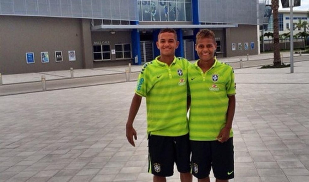 Leandrinho e João Pedro, ex-Vasco, na seleção brasileira de base — Foto: Arquivo Pessoal