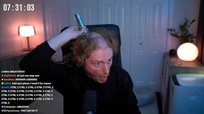 Streamer viraliza ao raspar cabelo e descobrir cabeça deformada por uso  prolongado de headphone: 'Como assim?!', Notícias