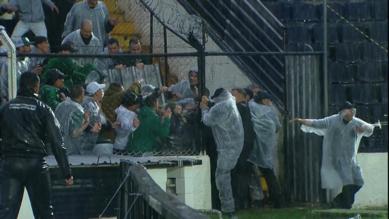 Jogo entre Operário e Coritiba tem tentativabetano baixar pcinvasão; veja imagens