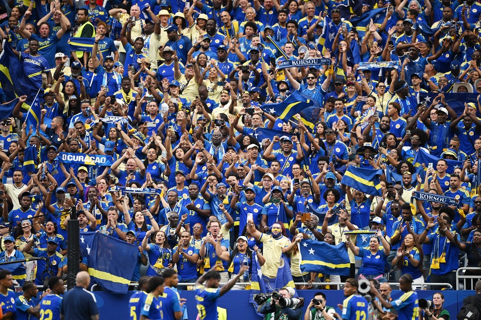 Torcida de Curaçao na partida contra a Alemanha