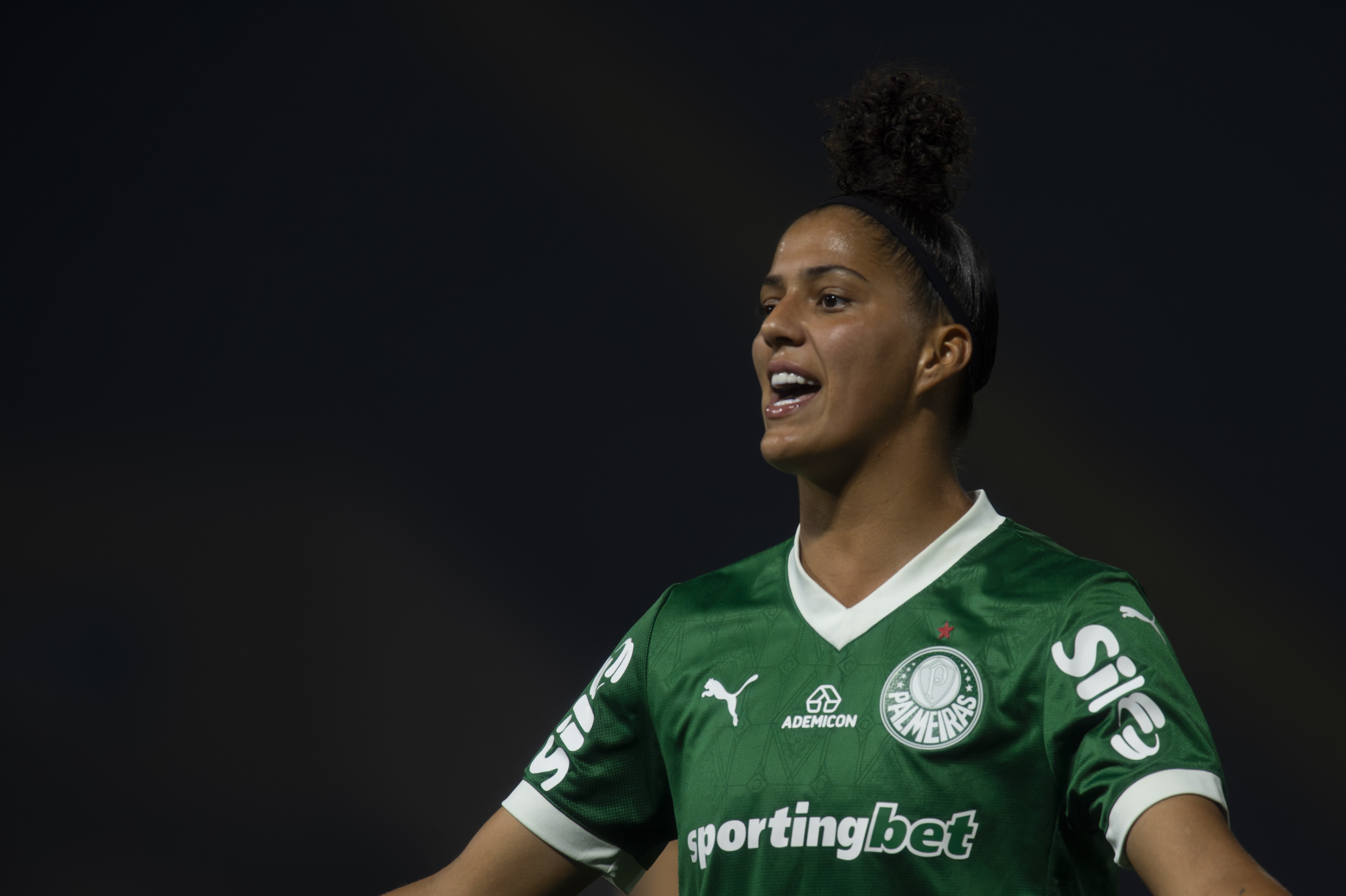 Amanda Gutierres ultrapassa Bia Zaneratto como maior artilheira do Palmeiras.