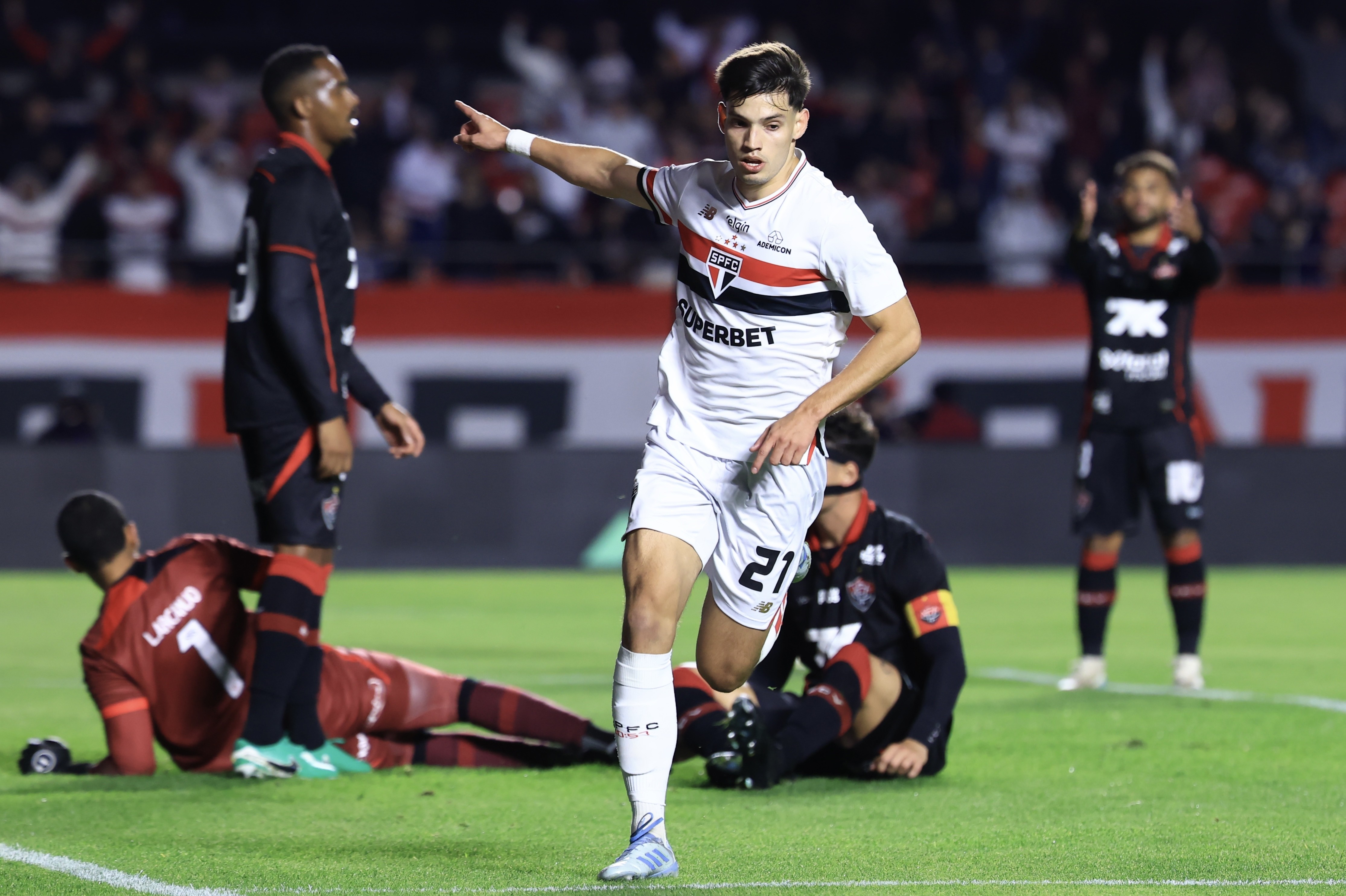 Vitória desafia tabu e jejum como visitante contra o São Paulo