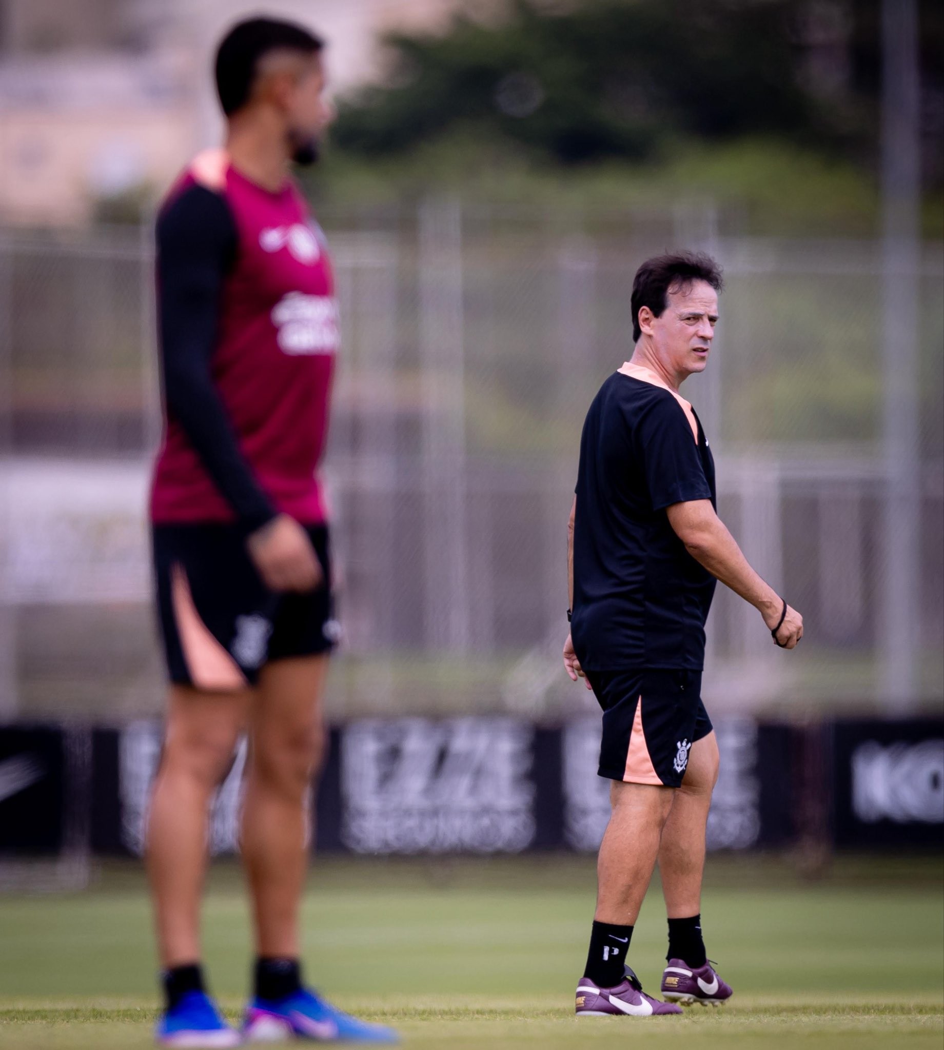 No BID! Fernando Diniz é regularizado e comanda o Corinthians na estreia da Libertadores
