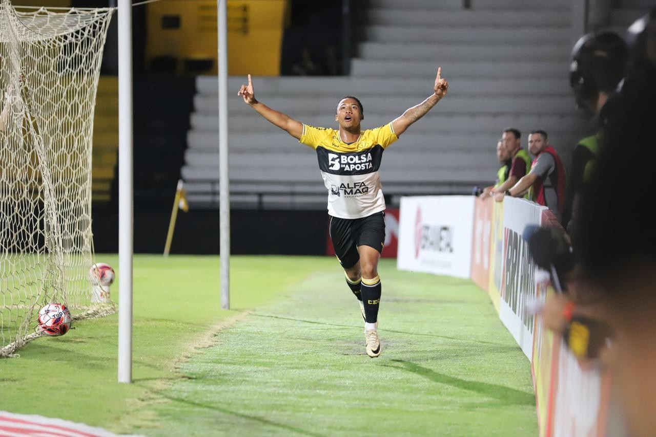 Meia Hiago marca primeiro gol e Criciúma mira semifinal da Taça Acesc