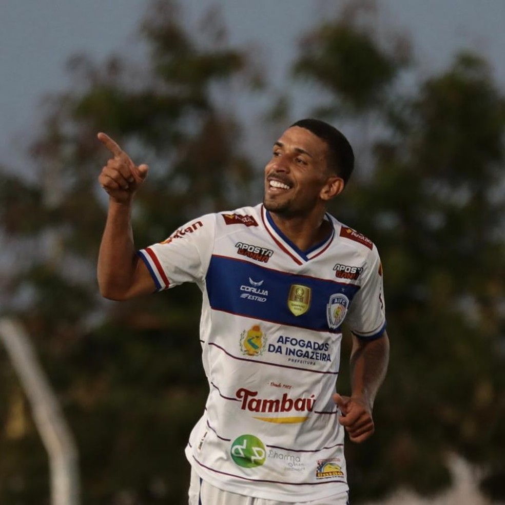Atacante Felipe Eduardo comemora gol do Afogados — Foto: Claudio Gomes / Estúdio ISO