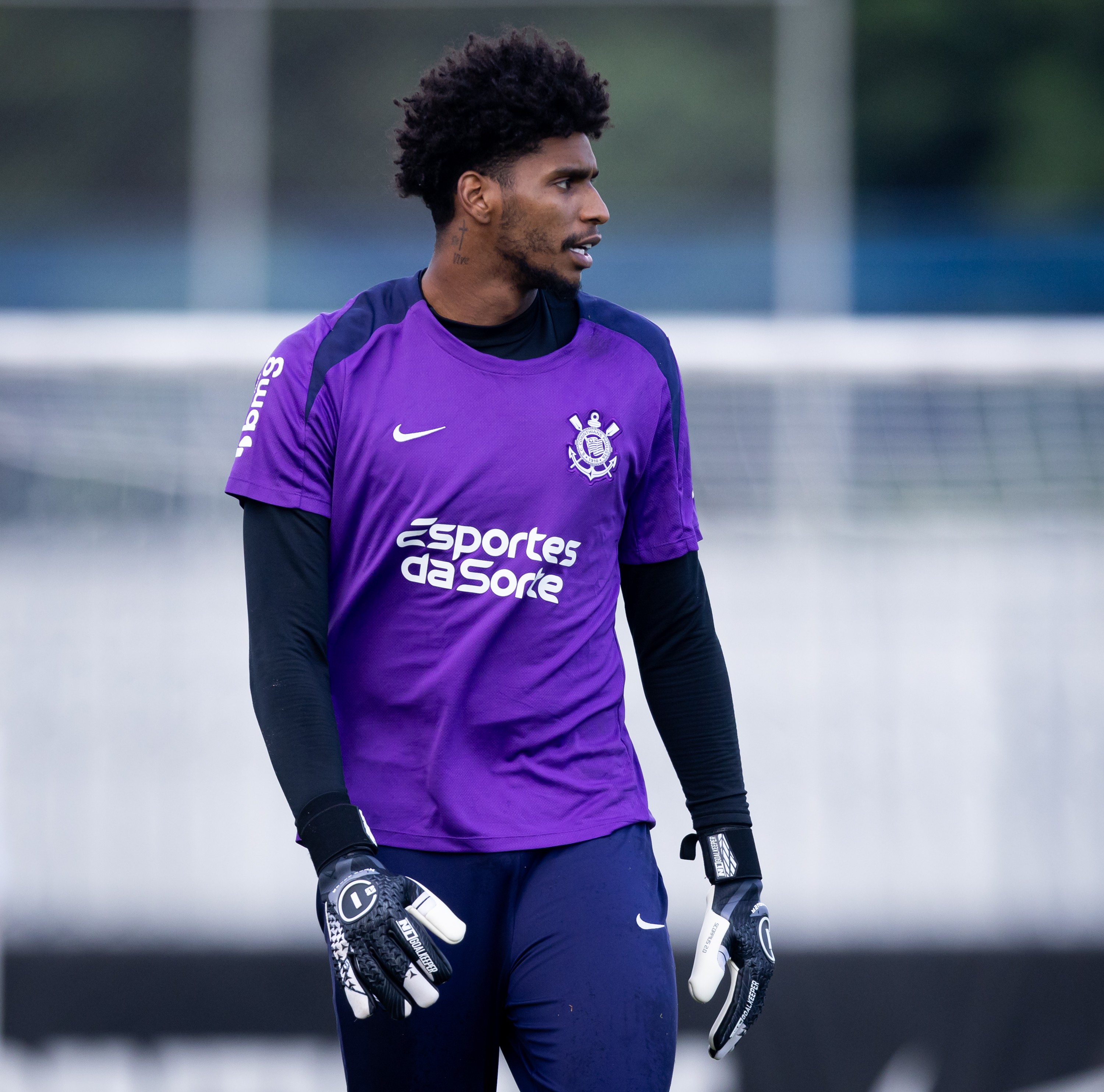 Hugo Souza comemora retorno ao Corinthians após período fora por lesão