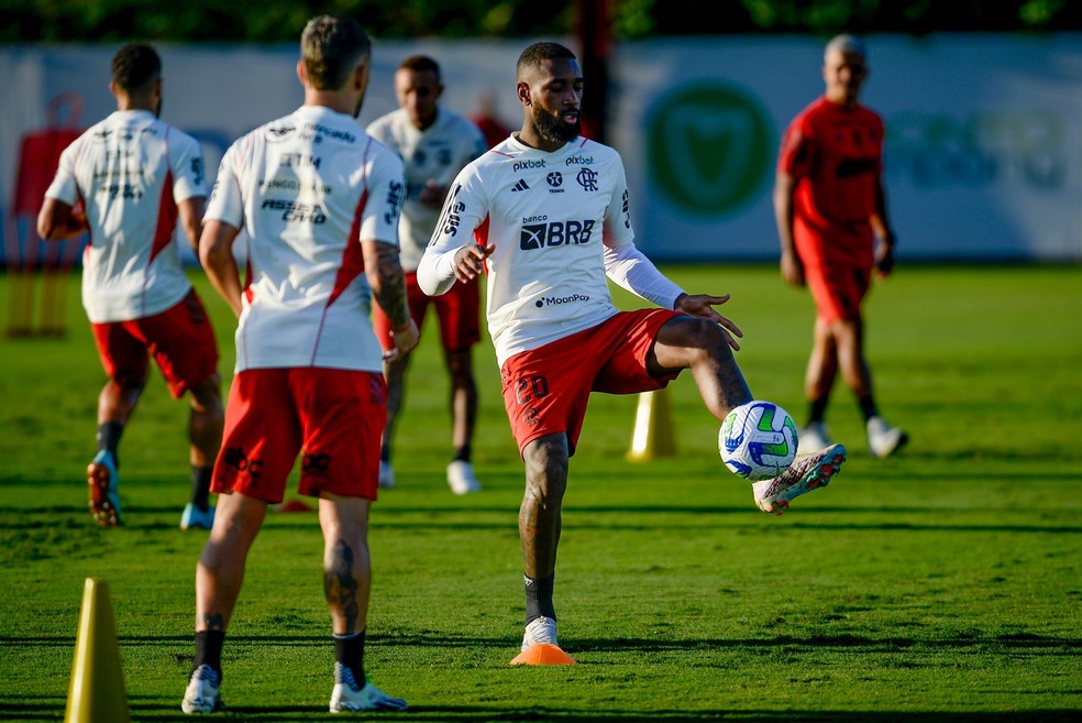 Gerson volta ao time titular — Foto: Marcelo Cortes/Flamengo