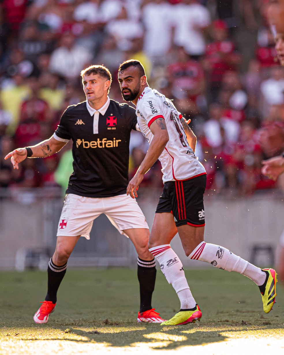 Fabrício Bruno e Vegetti em Vasco x Flamengo — Foto: Paula Reis / Flamengo