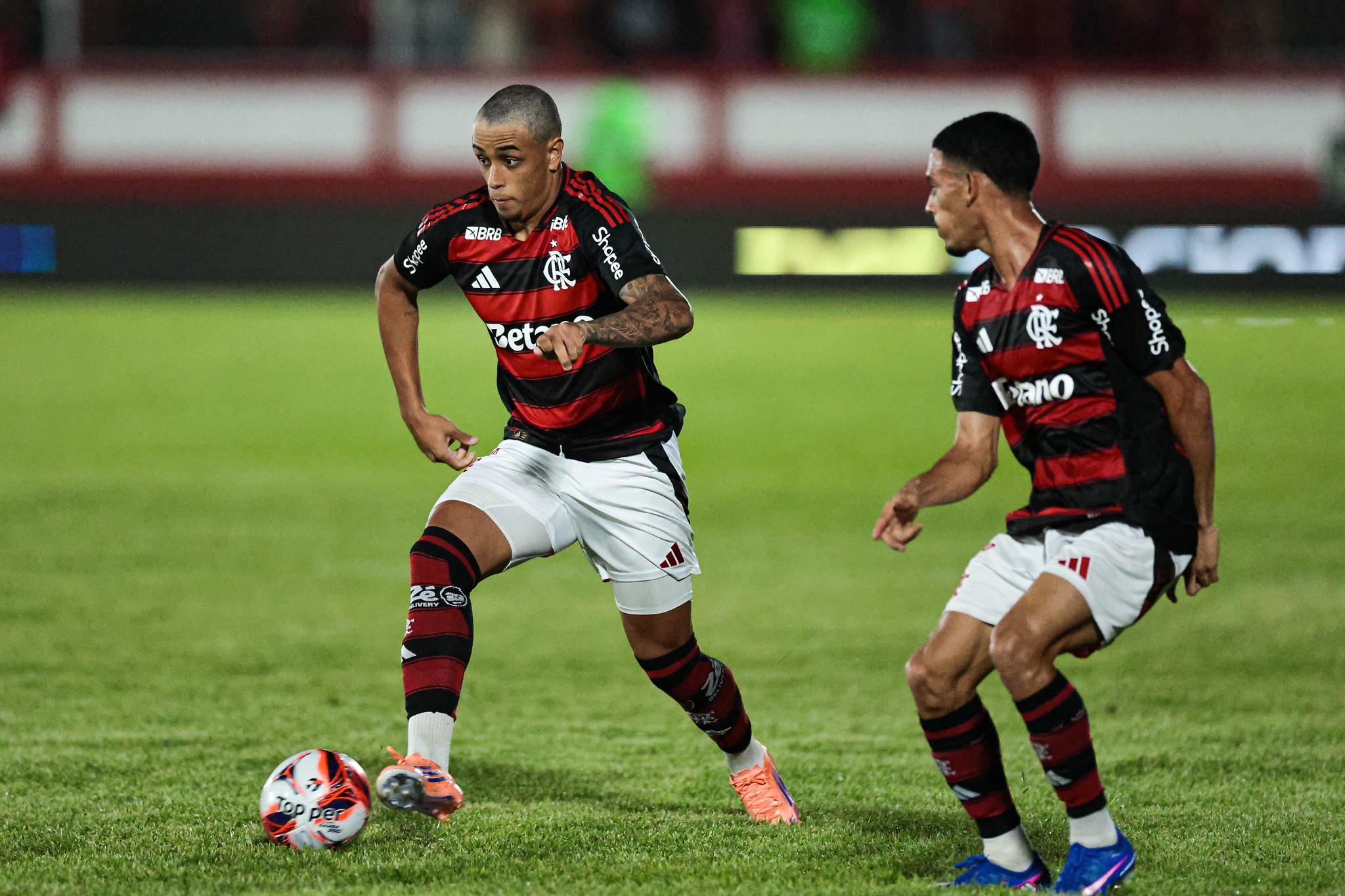 Promessa da base, Ryan volta aos gramados e vive noite marcante no Flamengo