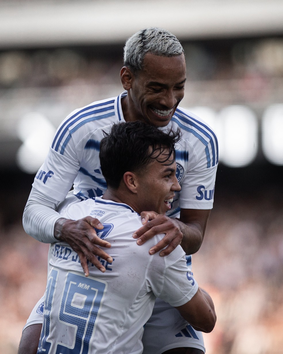 Matheus Pereira e Kaio Jorge comemoram gol do Cruzeiro contra o Botafogo — Foto: Rodrigo Ferreira/Cruzeiro
