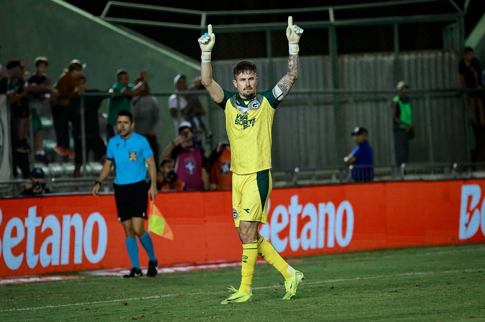 Tadeu - goleiro do Goiás — Foto: Rosiron Rodrigues / Goiás E.C.