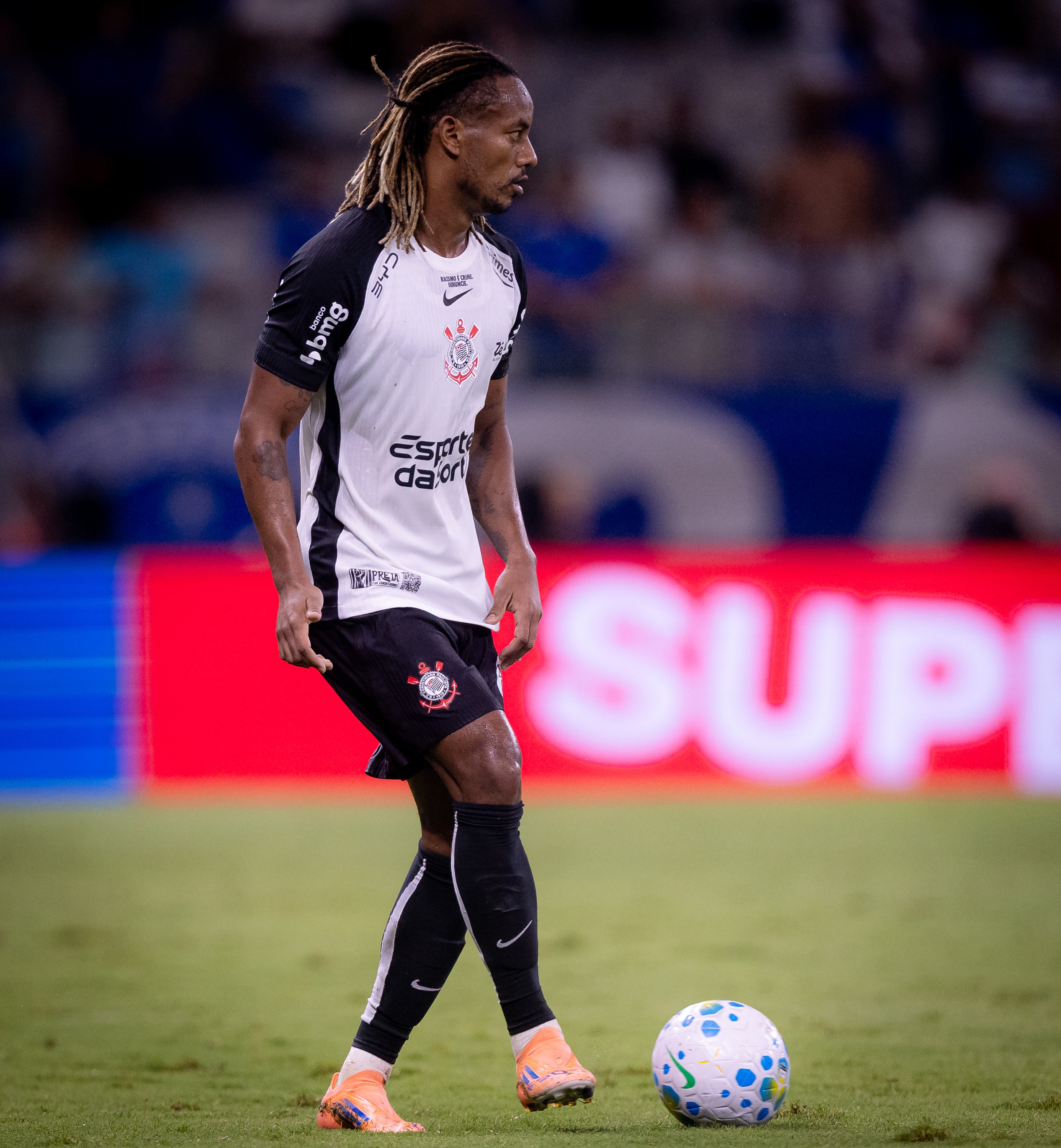 Grande retorno? Carrillo volta a jogar 90 minutos após sete meses